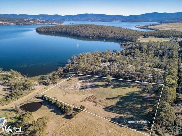 Space and privacy, wonderful views, a few steps from the water