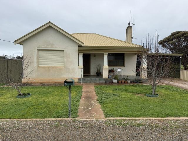 SPACE, CHARACTER & A QUIET EDGE OF TOWN SETTING