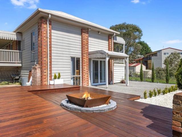 SPACE, CHARACTER AND COASTAL LIVING ON A HUGE FIRST ESTATE BLOCK