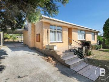 SPACE, CHARM & POTENTIAL IN A PRIME CRESWICK LOCATION