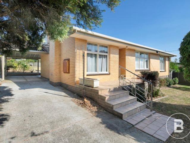 SPACE, CHARM & POTENTIAL IN A PRIME CRESWICK LOCATION