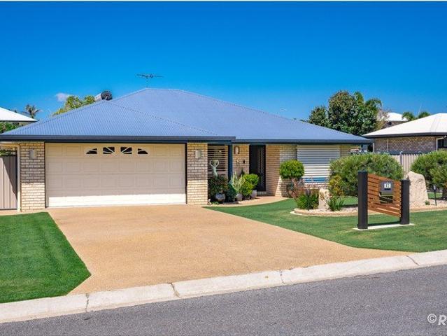 Space, Comfort and a Sparkling Pool on 802m2