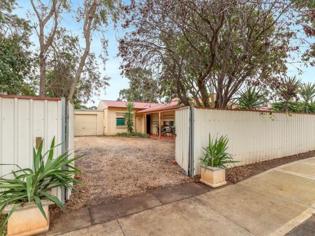 Space, Comfort and an Entertainer's Backyard