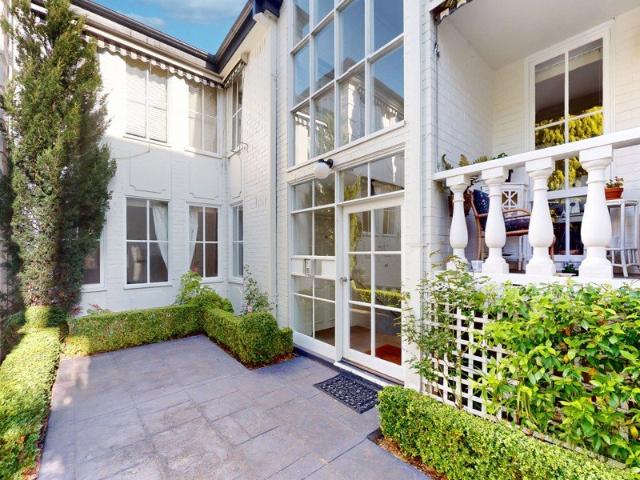 FRESHLY PAINTED Space, Comfort and Convenience in Canterbury