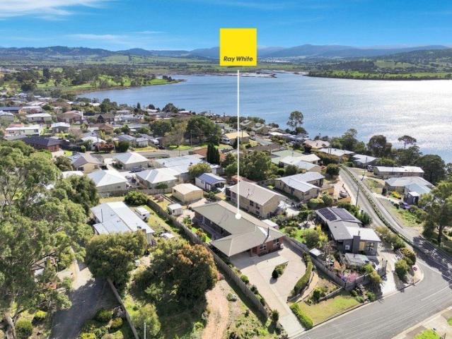 Space, comfort, and dual living potential in Midway Point