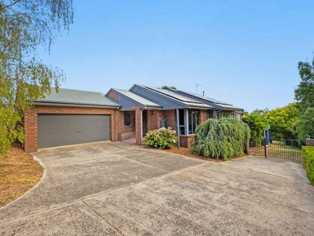 Space, Comfort and Lifestyle on a Stunning 2020sqm Allotment