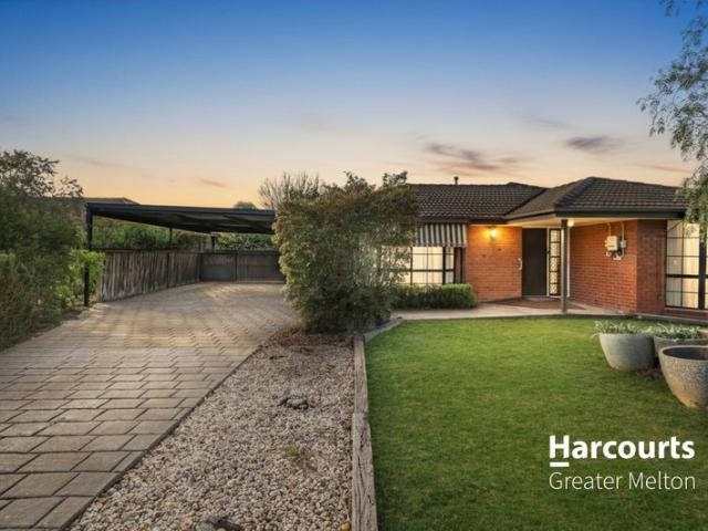 Space, Comfort And Potential In The Heart Of Brookfield!