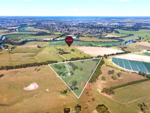 Space, Comfort & Capability on 20 Acres