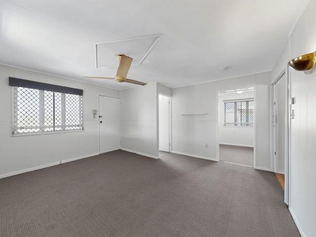 Space, Comfort & Convenience! Charming 3 Bedroom Home on 810 m²