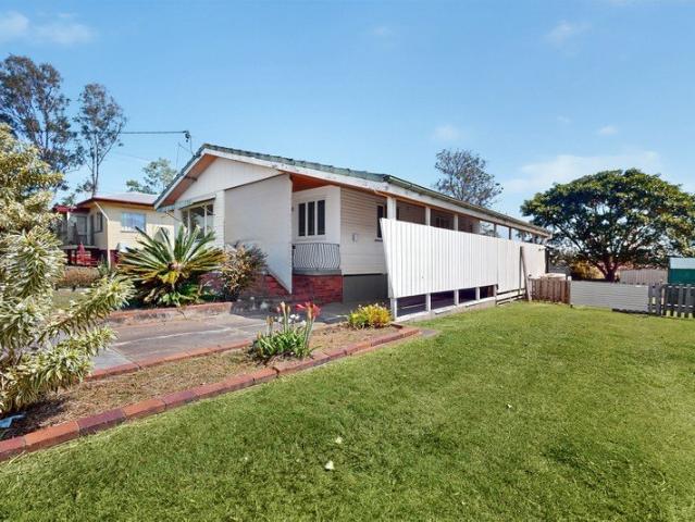 Space, Comfort & Convenience! Charming 3 Bedroom Home on 810 m²