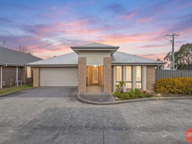 Space, Comfort & Easy Care Living in the Heart of Rutherford!