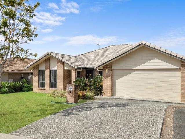 SPACE, COMFORT & FAMILY LIVING IN A QUIET CUL DE SAC