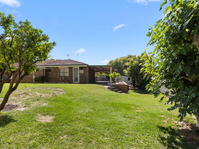 Space, Comfort & Lifestyle A Spearwood Gem on a Generous Block