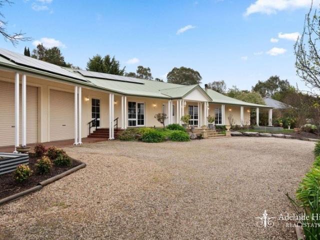 Space, Comfort & Timeless Family Living on 3,033m²