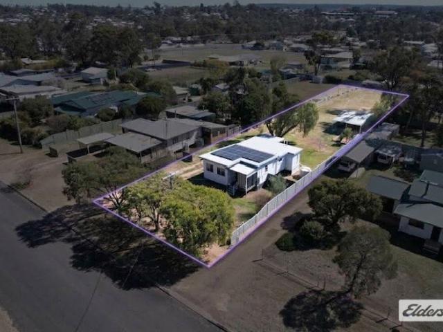 Space, Convenience & Lifestyle in the Heart of Warwick The perfect entry point or easy care downsizer on approximately half an acre!