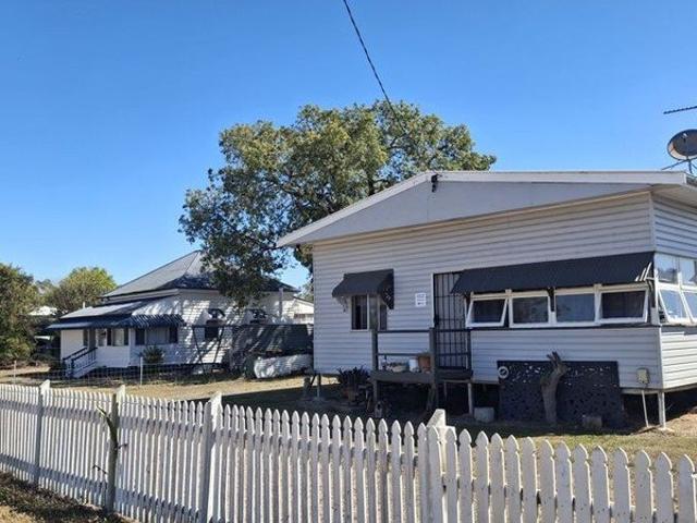 Space, Convenience & Plenty of Potential in the Heart of Oakey