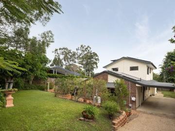 Space, Connection and Lifestyle in this Large Scale Family Home