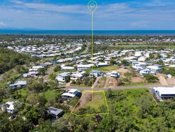 Space, Elevation & Lifestyle on 884m² in Bushland Beach