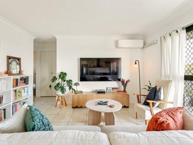 Space | Elevation | Views | An Entry Level opportunity in Gordon Park