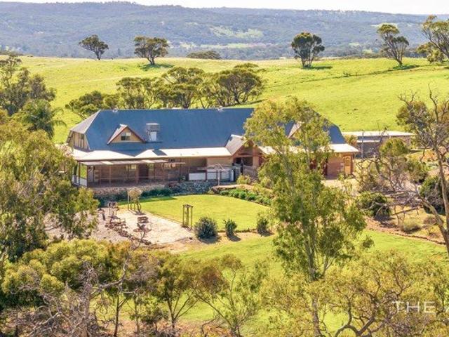 Space for All 5 bed Homestead on a Spectacular 60 acres 5 mins from Toodyay