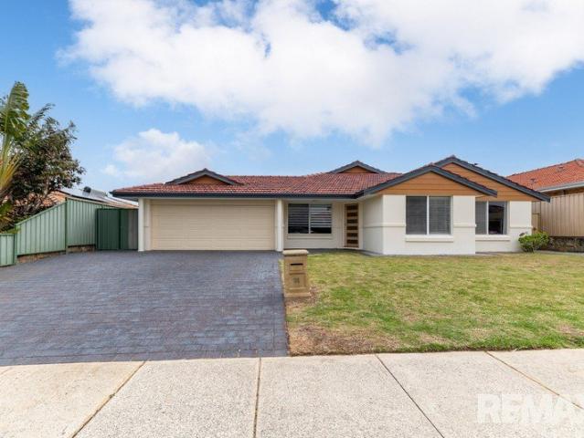 Spacious Family Living Moments From Iluka Foreshore