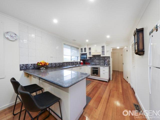 Space for Everyone Expansive Living Room, Separate Rumpus Room & Study!