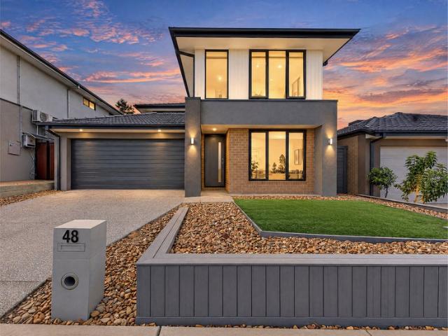 SPACE FOR THE WHOLE FAMILY 4 BEDROOMS + STUDY & 3 LIVING AREAS!