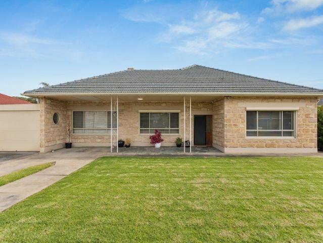 Space for the Whole Family in a Great Location!