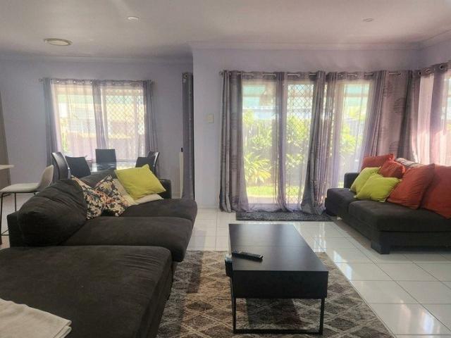 Space for the Whole Family in Peaceful Forest Lake 5 Bed | 2 Bath | Sleeps 10 | 170m²