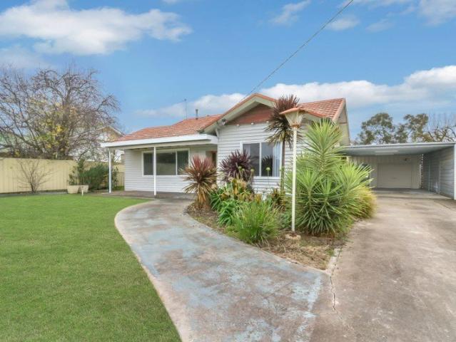 Space for the Whole Family in Sunnyside