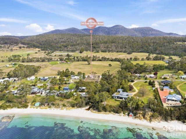 Space for the whole family, located opposite East Shelly Beach