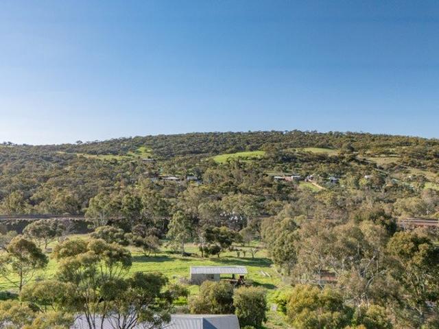 Space, Flexibility and Stunning Rural Vistas Just Minutes from Town