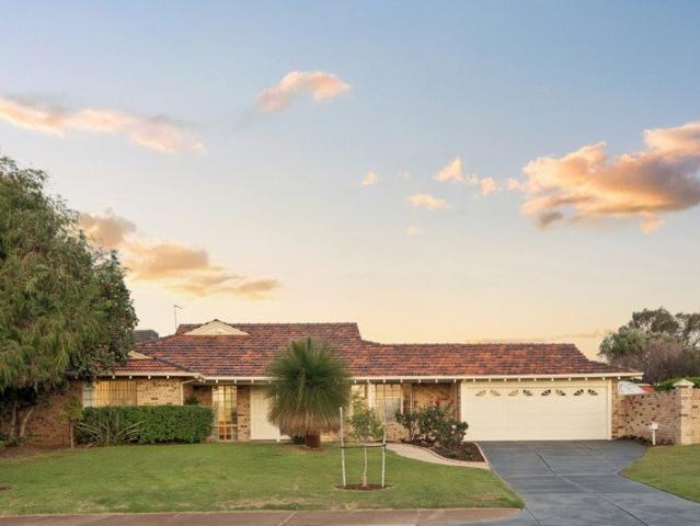 Space, Flexibility and Poolside Family Living
