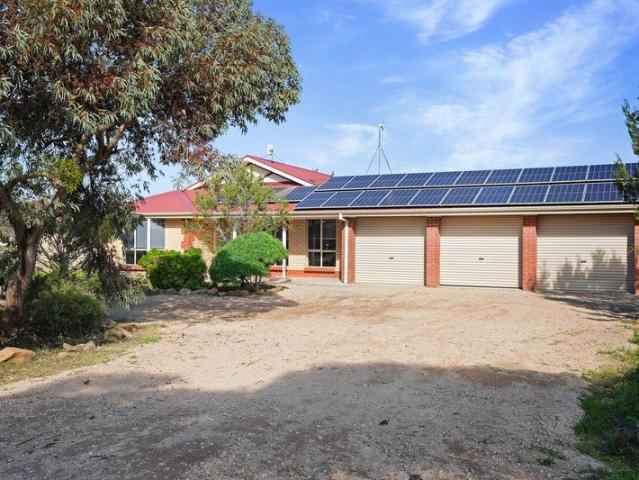 Space, Flexibility & Country Style Living!