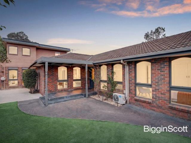 SPACE, FLEXIBILITY & EXCEPTIONAL FAMILY LIVING!