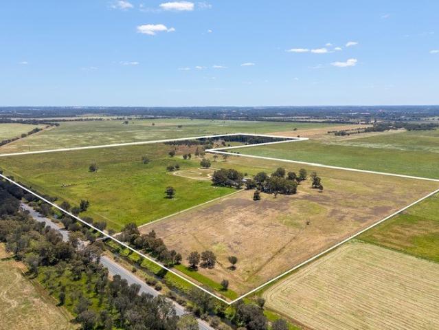 SPACE, FREEDOM & LIFESTYLE ON 31.33 HECTARES!