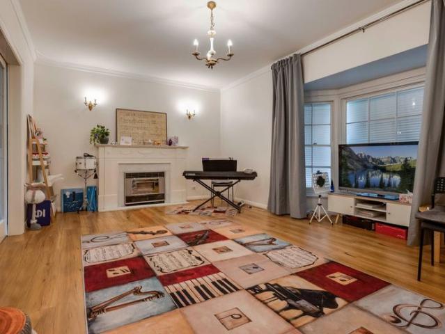 Space is all you desire 6 separate rooms with 2 bathrooms plus casual dining in the kitchen