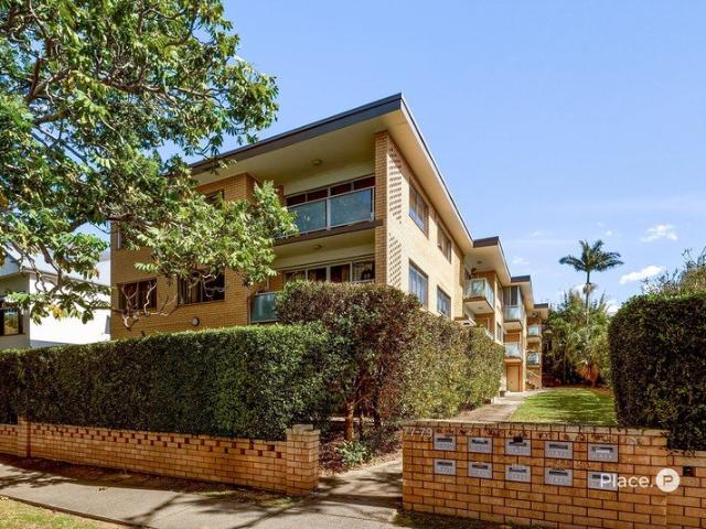 Space, Lifestyle and Boutique Appeal on Tree Lined Moreton Street