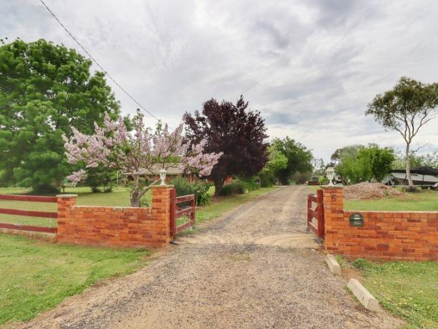 Space, Lifestyle and Equestrian Living on 5.2 Acres