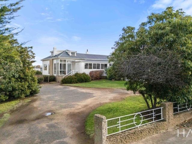 Space, Lifestyle & Location in Coastal Swansea