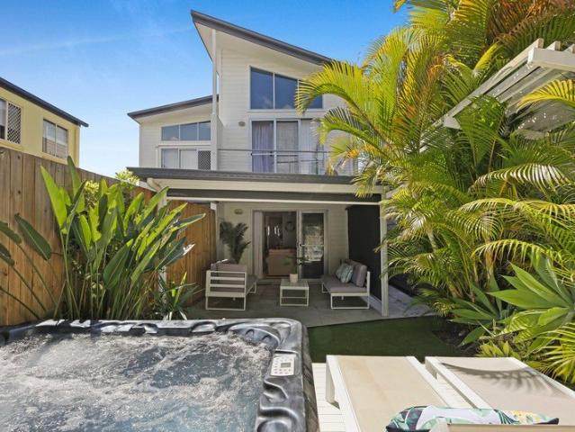 Space, lifestyle & location this Miami Beach duplex has it all