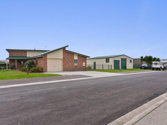 Space, Lifestyle & Shed Envy in Sought After Turners Beach