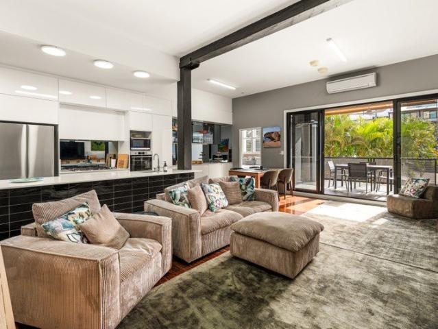 SPACE, LIGHT + AN ENTERTAINER'S BALCONY IN THE HEART OF TENERIFFE
