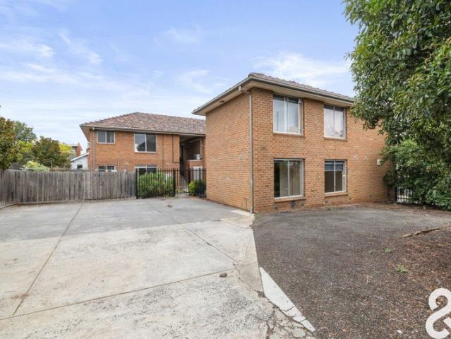 SPACE LIGHT AND COMFORTABLE LIVING IN A SUPERB LOCATION