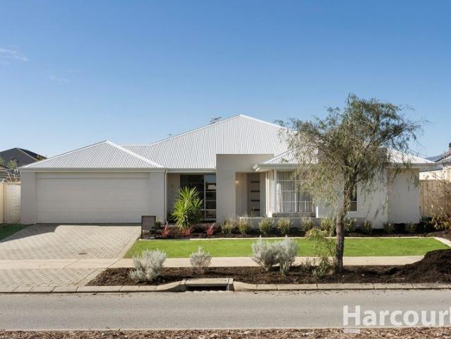 Space, Light and Versatile Family Living
