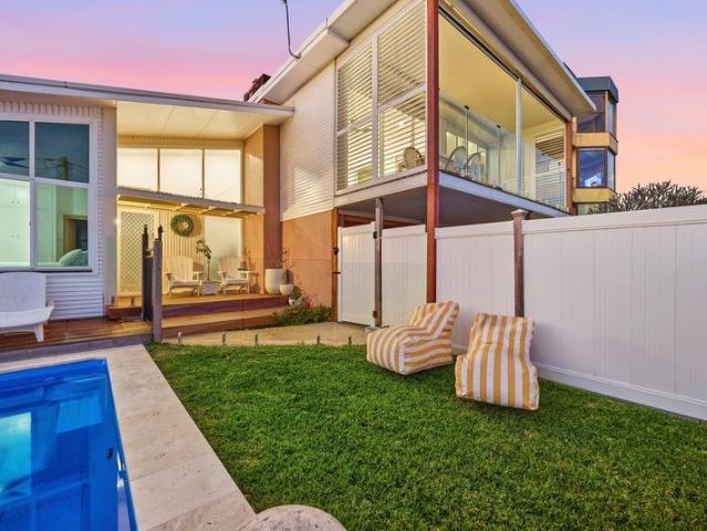 Space, Light & Lifestyle, 500m from Flynns Beach