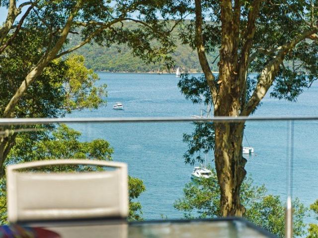 Space, Light & Pittwater Views In A Private Palm Beach Setting