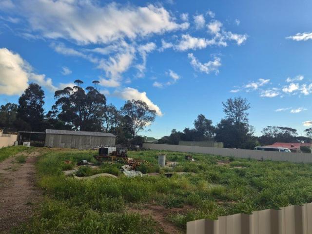 Space, Location & Opportunity in the Heart of Laura!