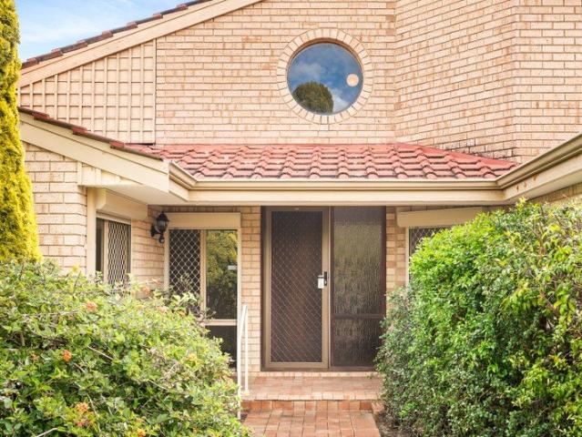 Space, Location & Substantial Potential on Green Title | 526sqm