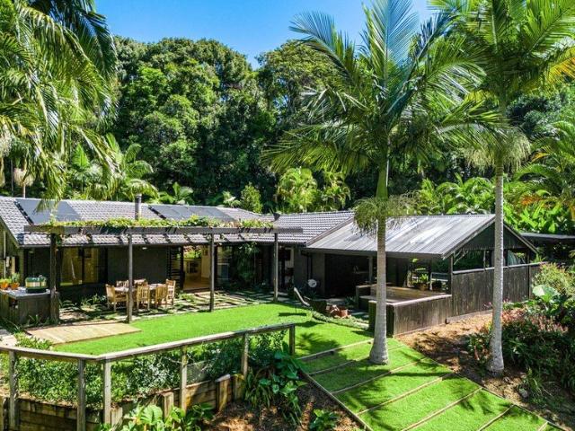 Space, natural beauty and designer style in Byron Bay hinterland